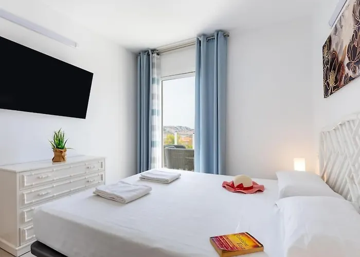 Stunning Mila In Madronal, Heated Pool * Адехе