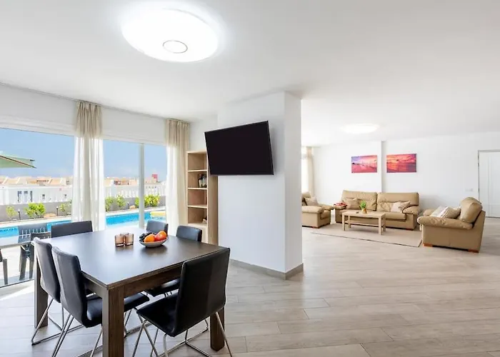 Вілла Stunning Mila In Madronal, Heated Pool Адехе