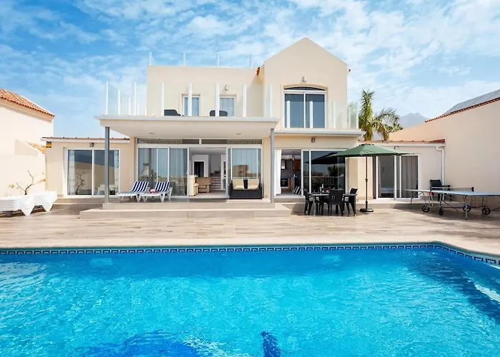 Вілла Stunning Mila In Madronal, Heated Pool Адехе