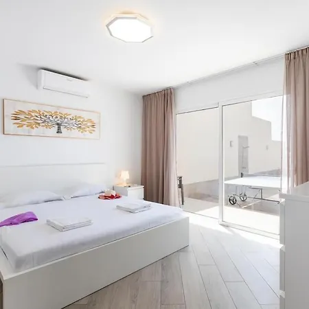 Villa Stunning Mila In Madronal, Heated Pool