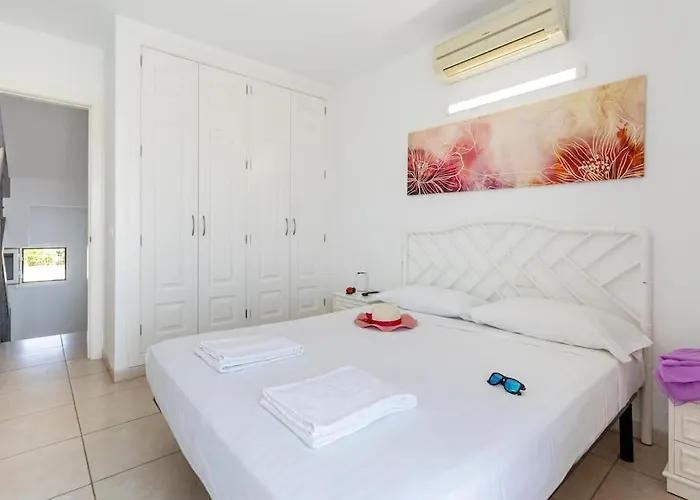 Villa Stunning Mila In Madronal, Heated Pool