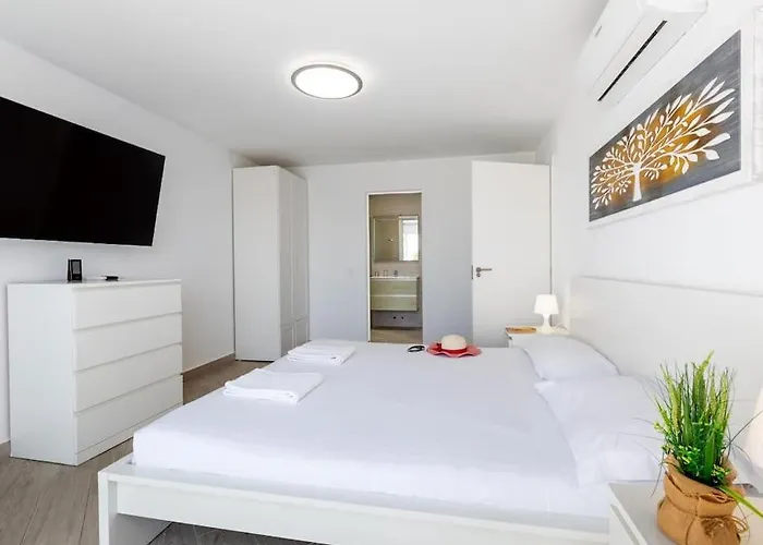 Villa Stunning Mila In Madronal, Heated Pool Costa Adeje (Tenerife)